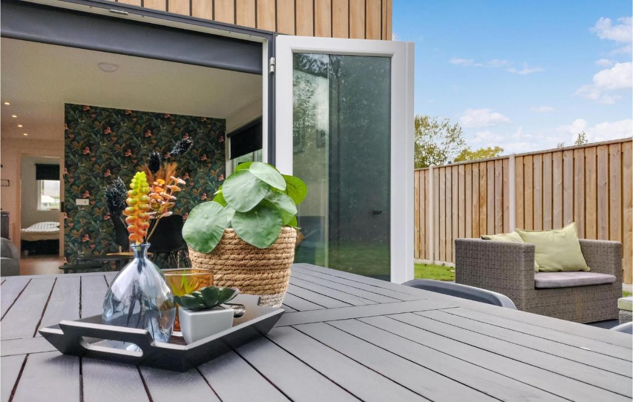 2 Bedroom Awesome Home In Heinkenszand Exterior foto